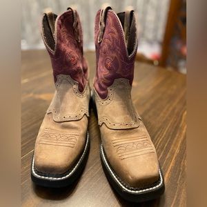 Justin Gypsy Mushroom Leather and Purple Suede 8”Tall Square Toe Boots Size 9.5B